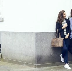 Plevier Rutland Dames Laptop Tote Bag 15.6" Cognac -NL Rugzak Verkoopwinkel 709 6 sfeerfoto