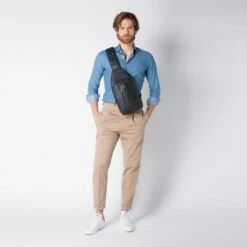 Piquadro Urban Mono Sling Bag Black/Grey Blue 13 Piquadro Urban Mono Sling Bag Black/Grey Blue -NL Rugzak Verkoopwinkel ca4536ub00 blgr dett10 1 1