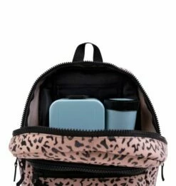 Little Legends Kinderrugzak Large Dessert Shark 10 Little Legends Kinderrugzak Large Dessert Shark -NL Rugzak Verkoopwinkel dessert shark backpack l collab little legends beach and bandits inside