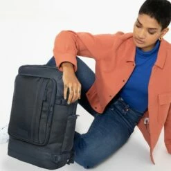 Eastpak Tecum L Cnnct Marine -NL Rugzak Verkoopwinkel ek00092d o16 alt001 uc222741 mhigh