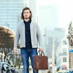 Plevier Flint Laptoptas 2-Vaks 15.6" Zwart 17 Plevier Flint Laptoptas 2-Vaks 15.6" Zwart -NL Rugzak Verkoopwinkel flint 351 2 sfeerfoto 1