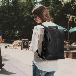 Chesterfield Chelsea Rugzak / Schouder Shopper 14" Black 15 Chesterfield Chelsea Rugzak / Schouder Shopper 14" Black -NL Rugzak Verkoopwinkel leren rugzak zwart chelsea