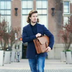 Plevier Quartz Aktetas 1-Vak 15.6" Cognac 17 Plevier Quartz Aktetas 1-Vak 15.6" Cognac -NL Rugzak Verkoopwinkel quartz 353 3 sfeerfoto